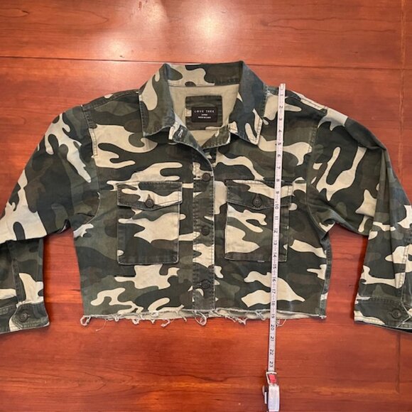 Love Tree Cropped Camo Print Raw Edge Denim Jacket L - Picture 5 of 6